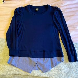 Light puffed shoulders crew neck sweater. Medium